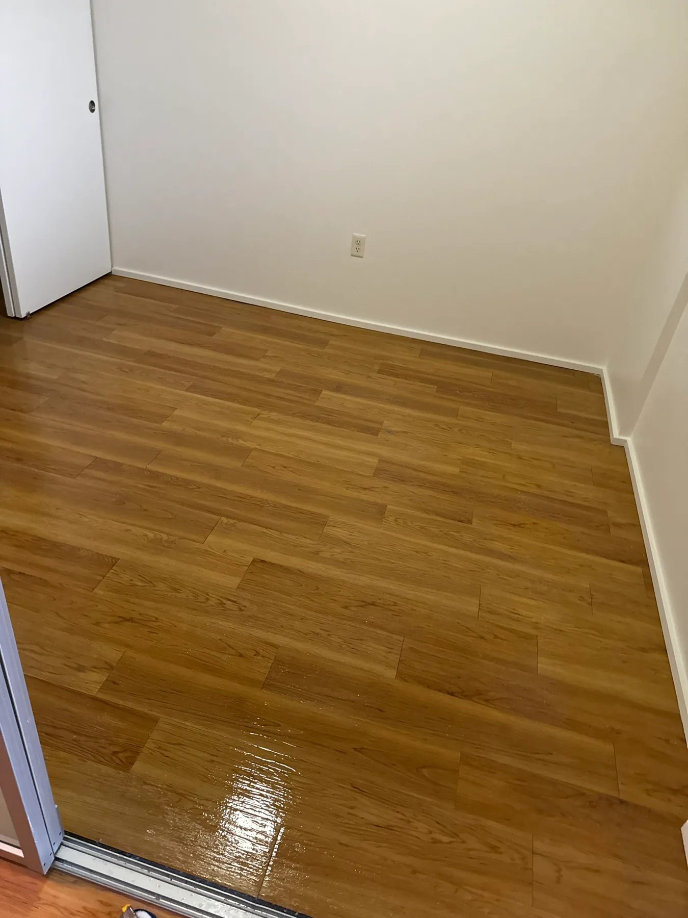 Bedroom hard floor after cleaning