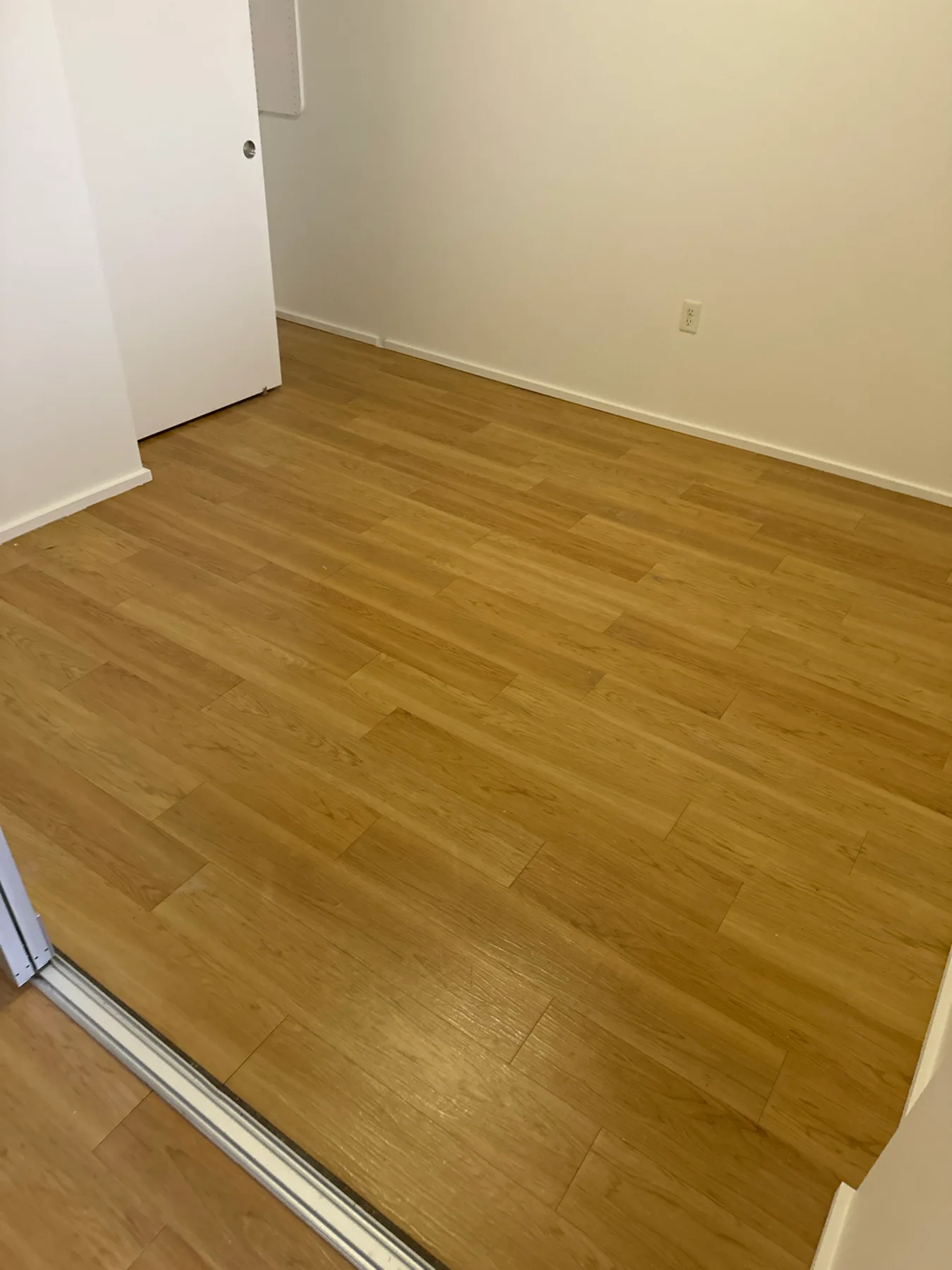 Bedroom hard floor before cleaning