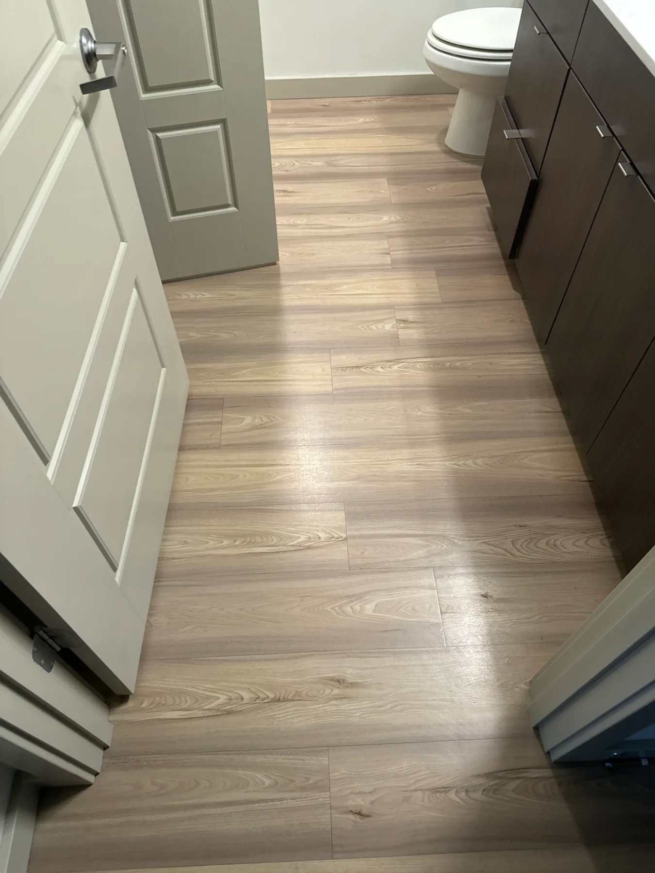 Bathroom vinyl floor before cleaning